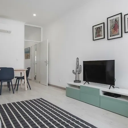 Principe Real: Elegant Flat With Terrace *