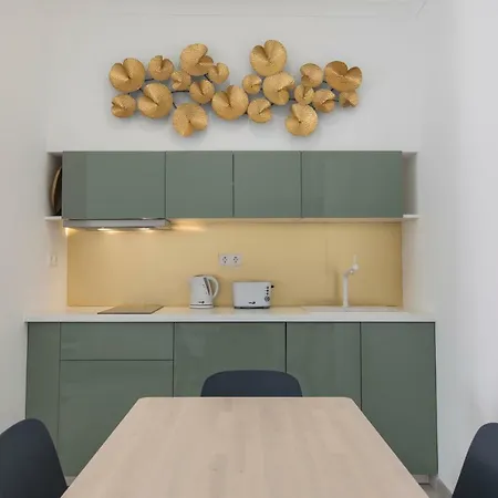 Principe Real: Elegant Flat With Terrace *