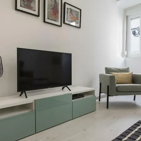 Principe Real: Elegant Flat With Terrace * Lisbon
