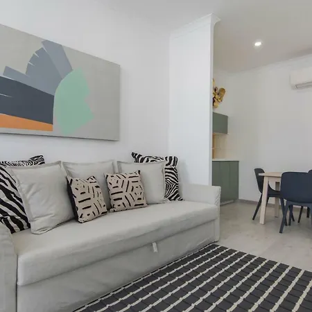 Apartment Principe Real: Elegant Flat With Terrace