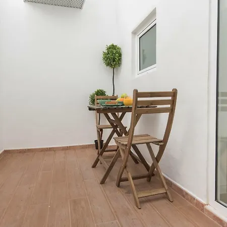 Principe Real: Elegant Flat With Terrace Lisbon