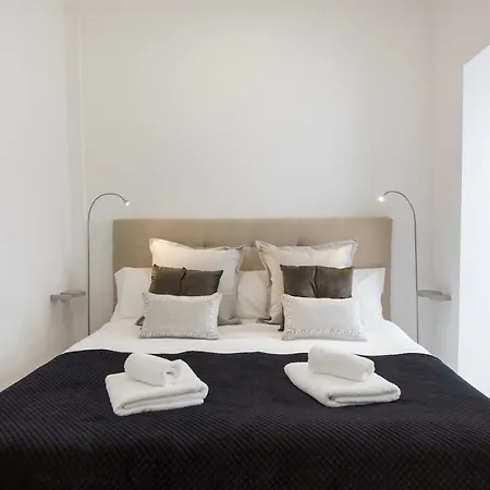 Principe Real: Elegant Flat With Terrace Apartment Lisbon