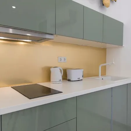 Principe Real: Elegant Flat With Terrace Apartment *