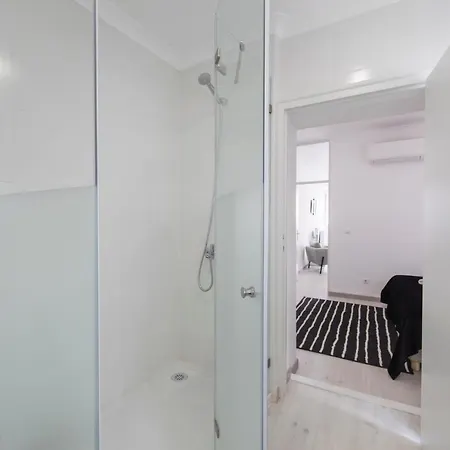 Apartment Principe Real: Elegant Flat With Terrace