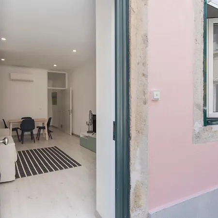 Principe Real: Elegant Flat With Terrace *